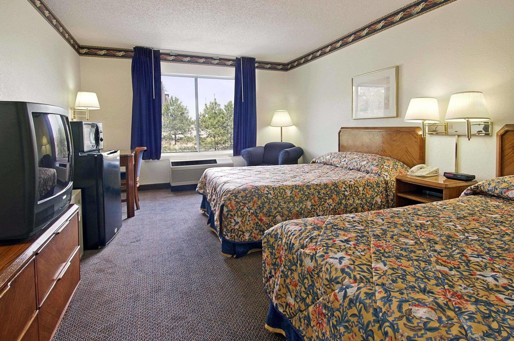 Days Inn By Wyndham Atlanta/Southlake/Morrow Exterior photo